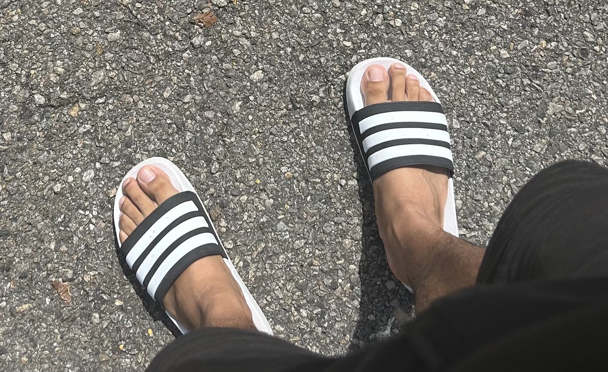 alex_d136's tweet photo. Should I wear my slides with socks on or barefoot? 😏😈
#malefeet #gayfeet #footfetish #barefeet #malefootfetish #feetinslides #longsocks https://t.co/nzgu0xy3nu
