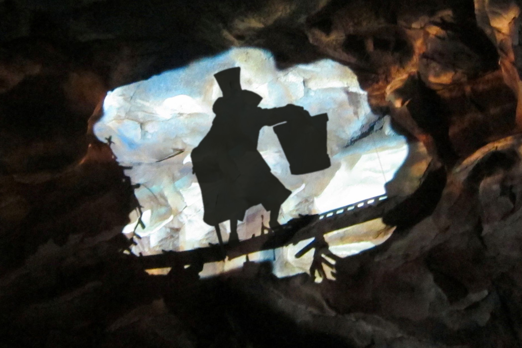 GoAwayGreen's tweet photo. Other great places to put the Hatbox Ghost - #7: Expedition Everest https://t.co/D7S0PJtZps