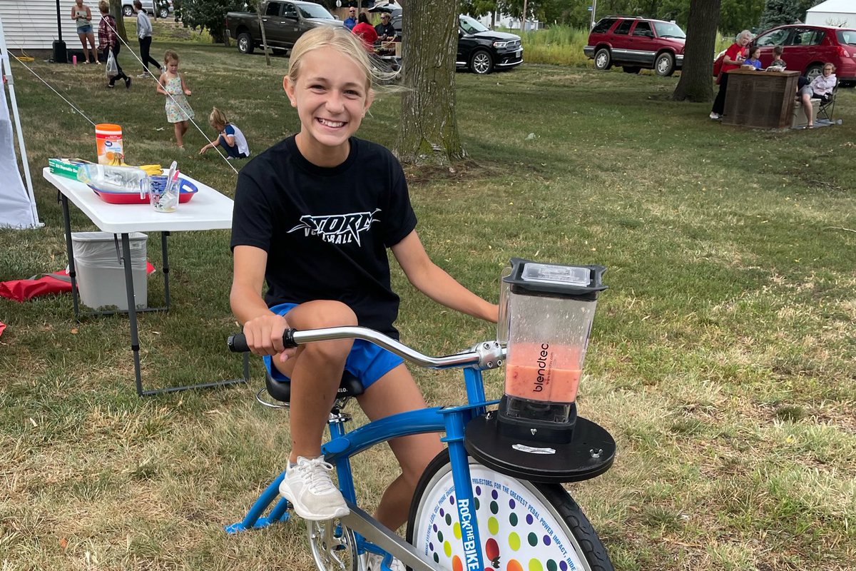 Glad to be in Blue Hill this morning making blender bike smoothies! #NebExt