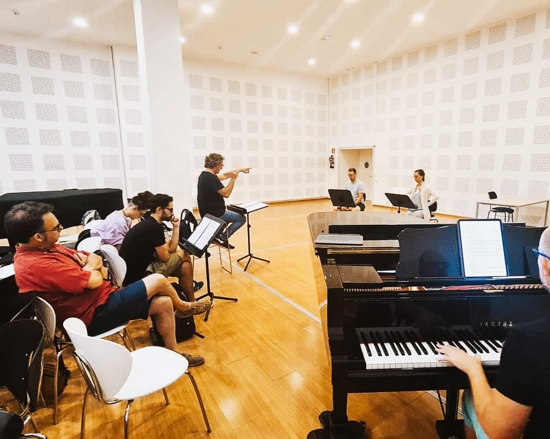 MarcMoncusi's tweet image. Esta semana ya hemos iniciado los ensayos de "The Metamorphosis ' de @igor_escudero con dirección escénica de Iñigo Santacana. Fantástico! @VermutMiroReus marcmoncusi.com