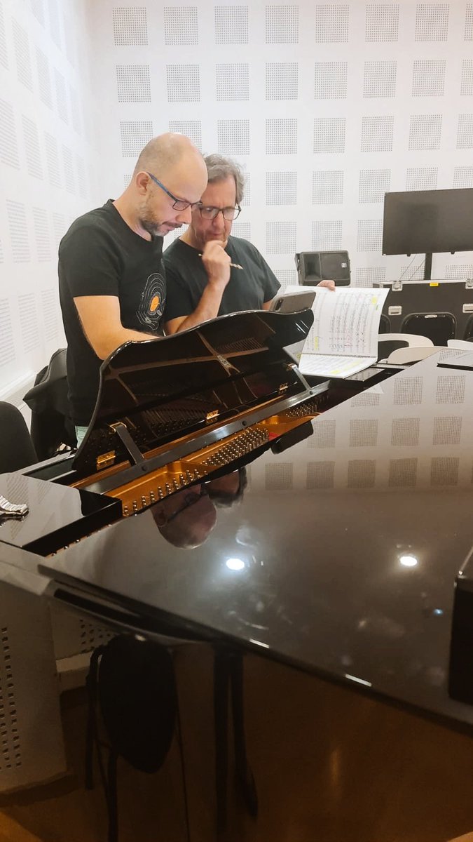 MarcMoncusi's tweet image. Esta semana ya hemos iniciado los ensayos de "The Metamorphosis ' de @igor_escudero con dirección escénica de Iñigo Santacana. Fantástico! @VermutMiroReus marcmoncusi.com