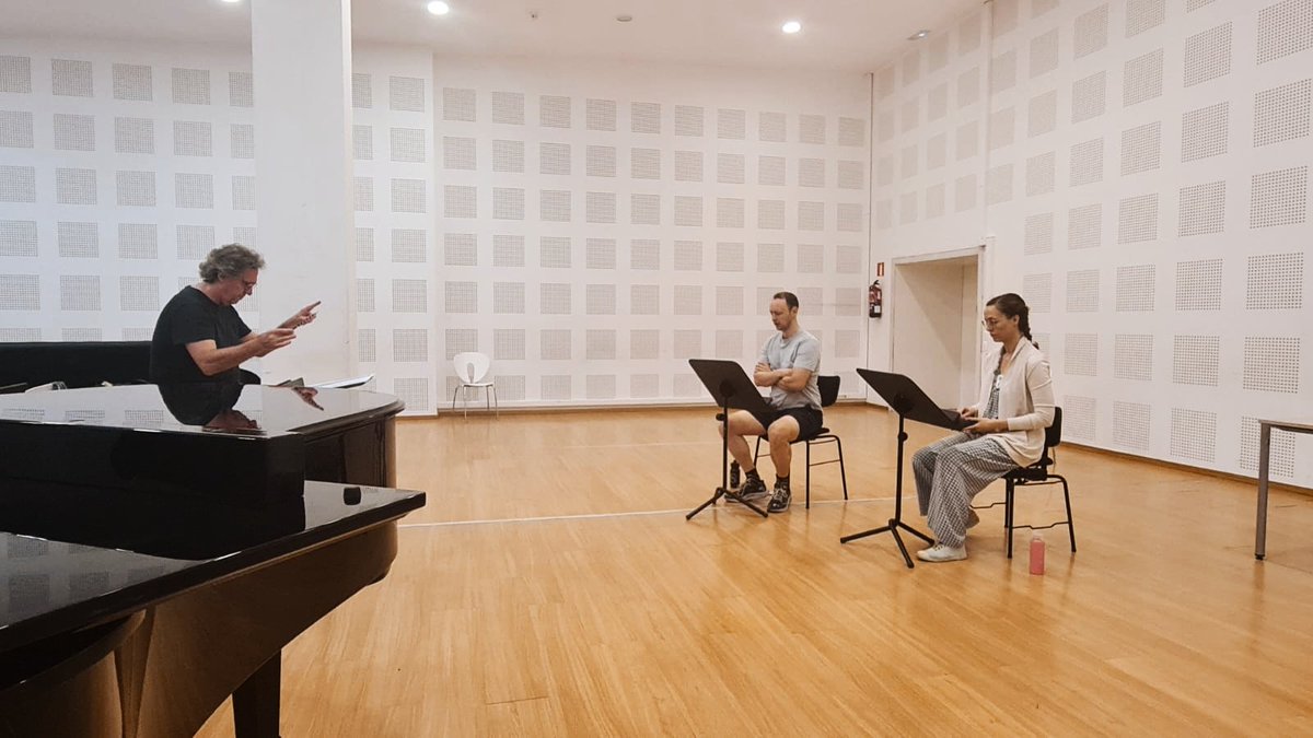 MarcMoncusi's tweet image. Esta semana ya hemos iniciado los ensayos de "The Metamorphosis ' de @igor_escudero con dirección escénica de Iñigo Santacana. Fantástico! @VermutMiroReus marcmoncusi.com