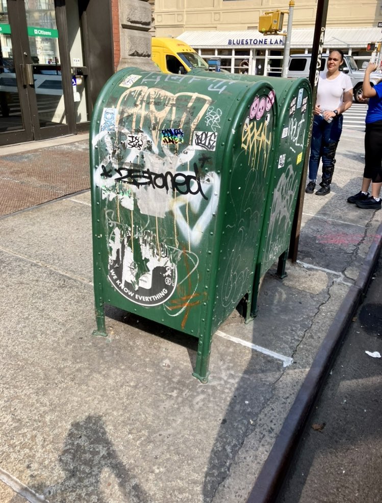 NYPD1Pct's tweet photo. Our Youth Officers PO Smith & PO Pizzolo along with our Explorers clean up a 2nd location in #Tribeca one location at a time!!!! Thanks for keeping our community clean!!! #graffiticleanup https://t.co/1FTd8D1KxZ