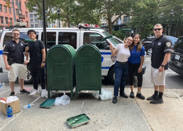 NYPD1Pct's tweet photo. Our Youth Officers PO Smith & PO Pizzolo along with our Explorers clean up a 2nd location in #Tribeca one location at a time!!!! Thanks for keeping our community clean!!! #graffiticleanup https://t.co/1FTd8D1KxZ