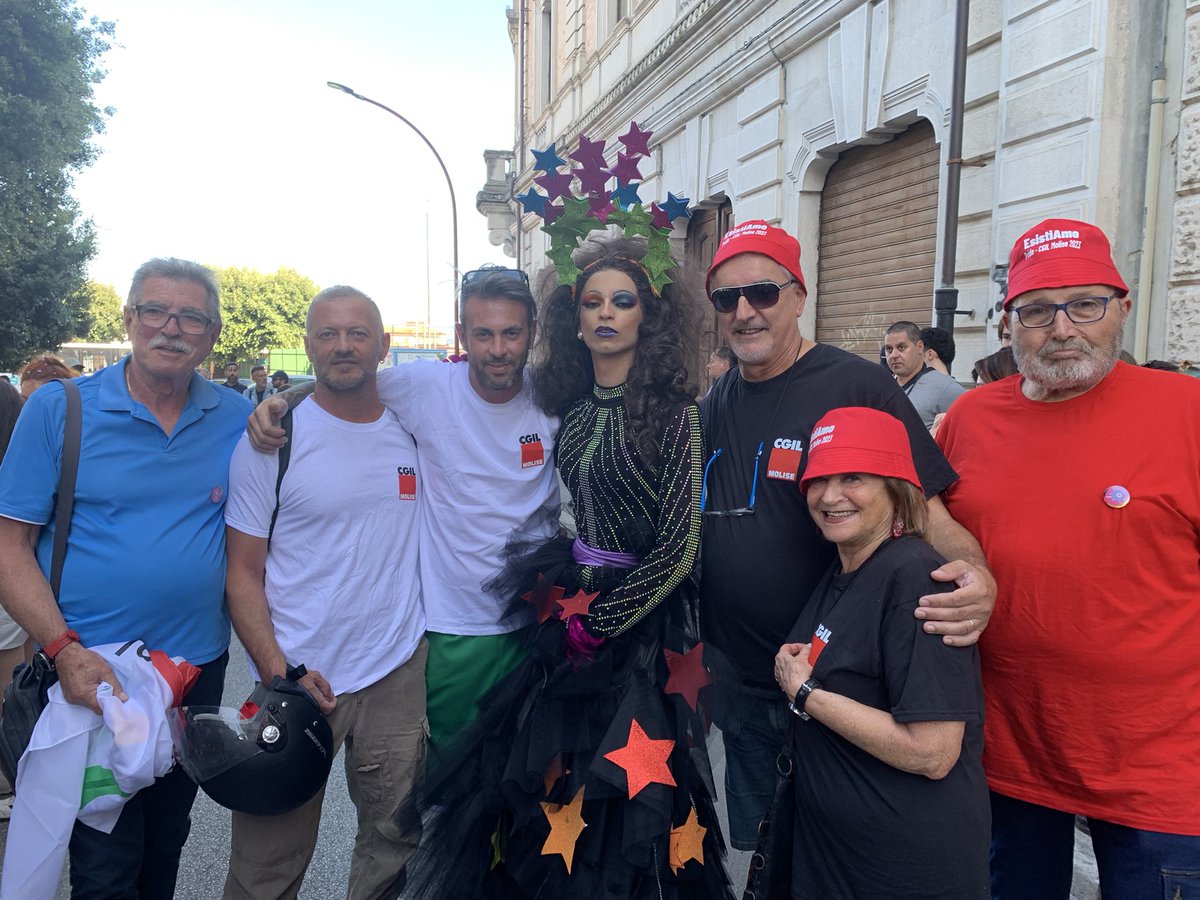 cgil_fp's tweet photo. Campobasso 29 luglio 2023
Abbiamo sete di diritti 🏳️‍🌈
Liberə di amare chi vogliamo 
#MolisePride 
#EsistiAmo #Molise #Pride
🟥#FPCgilMolise https://t.co/7yWZ0EUQ6D