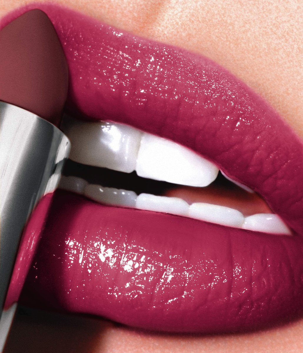 AvonInsider's tweet photo. Happy National Lipstick Day! 💋 ✨ Swatching fmg Glimmer Satin Lipstick in Wild Cherry! https://t.co/N3wWXyLysw
Shop the MAKEUP SALE and get up to 55% off for a limited time! #avoninsider #lipswatches #lipgloss #lipcombo https://t.co/NN4wvlcpPn