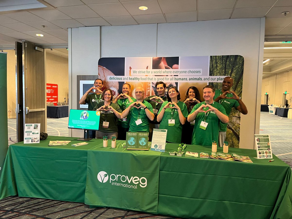 ProVeg_Int's tweet photo. Our team is at the @theavasummit in L.A. this weekend. 🌴 Our colleague Collette talked about @ProVeg_UK's #SchoolPlates programme on Friday and our colleague Josh joined a panel on the #FutureOfMeat. If you're at the summit, make sure to stop by and say hello! 👋🏾👋🏻 https://t.co/wiZ9DKbsIJ