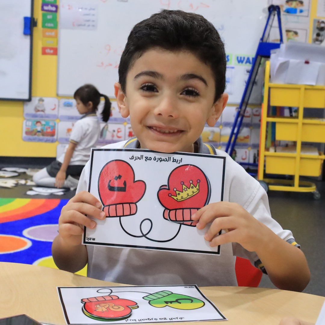 Connecting the Arabic alphabet (ت) to objects is a creative way to introduce Kindergarten students to the Arabic language.

#americanschool #dubaiamericanschool #dubaischools #alwarqaschools #arabiclanguage #kindergarten #اللغة_العربية #مدارس_دبي #منهاج_أمريكي #مدارس_أمريكية