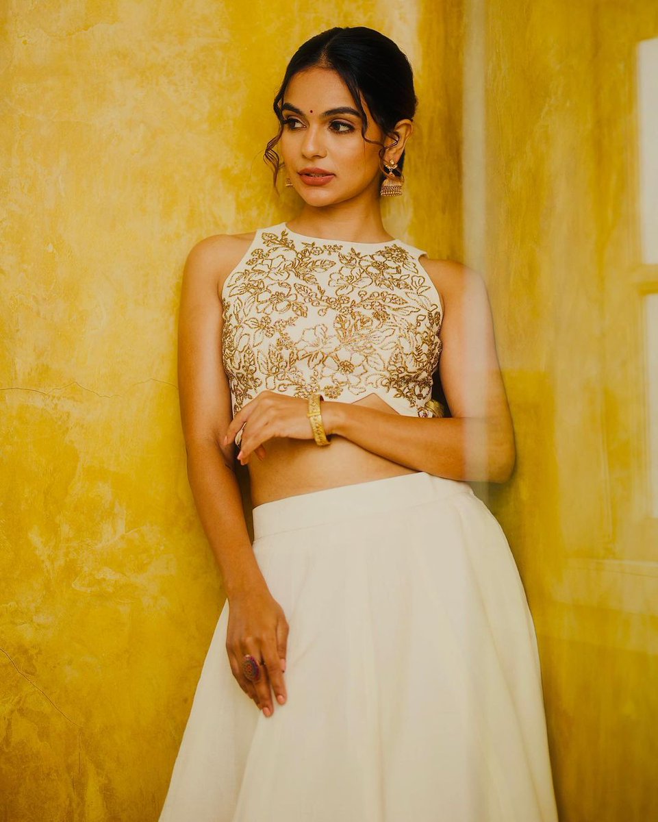 #MonishaMohanMenon