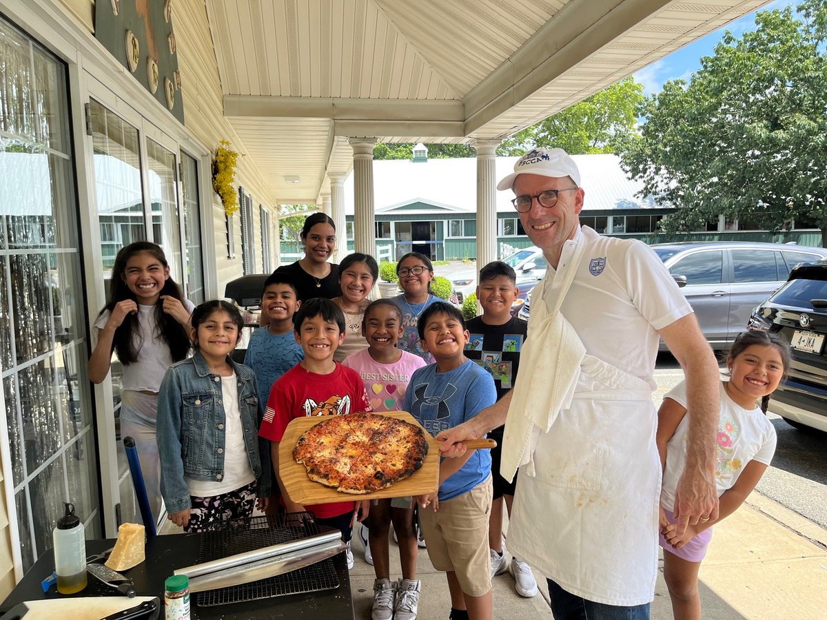 Mr. Ken and his <a href="/OoniHQ/">Ooni</a> Koda 16 at <a href="/bcca/">Belmont Child Care Association</a>, doing a pizza extravaganza for the kids. For their blog post about it, go to belmontchildcare.org/blog/2023/7/21…