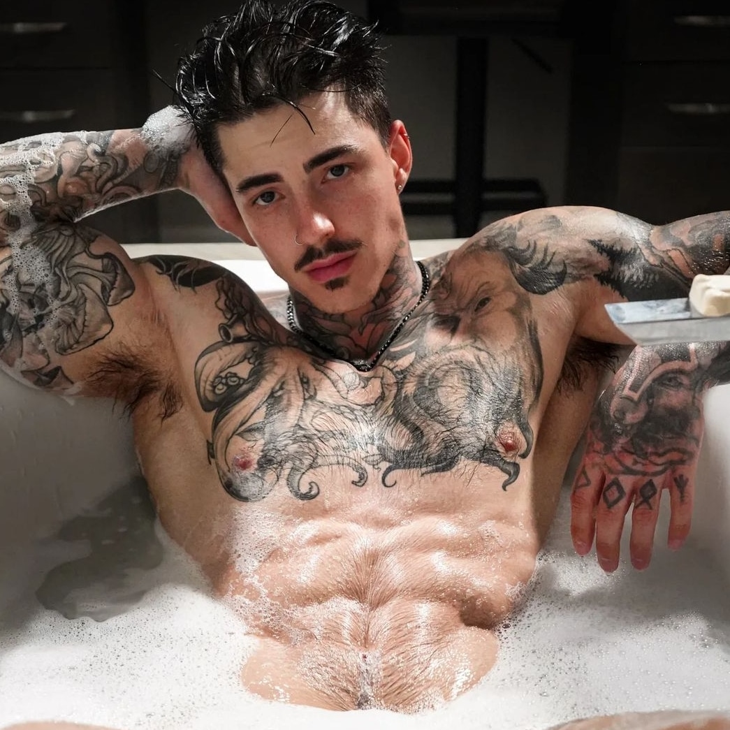 Sovacos de Famosos on X: Sovaco do Jake Andrich t.cosgGyIN7LZV   X