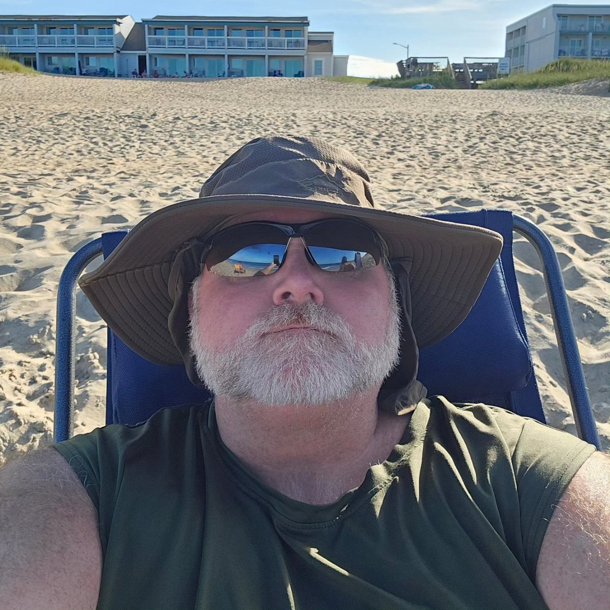 aaronjl18's tweet image. Vacation!

#obx #lifesabeach #roomwithview #poolside