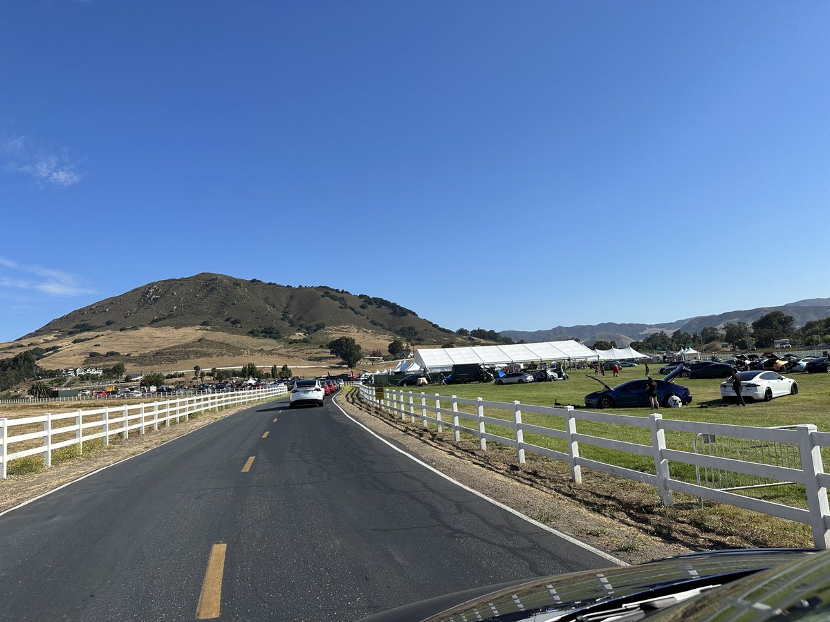 klwtts's tweet image. The fact that there’s going to be &amp;gt;1500 Tesla Owners at the Madonna Inn today and the Supercharger here isn’t jam packed with a massive line, in fact it’s not even full, is a testament to the size, quality, and speed of Tesla’s Supercharging network 👏👏👏 #TeslaTakeover