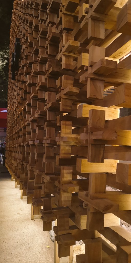 CSnGResearch's tweet image. Interesting wooden wall...