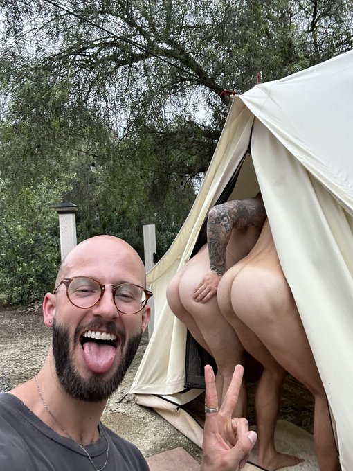 Some BTS of @kylekrieger and I, thanks to @femmiedaddie https://t.co/YC1ZevfK3k<a class="tags" target="_blank" title="On Twitter" href="/?out=eyJ0eXAiOiJKV1QiLCJhbGciOiJIUzUxMiJ9.eyJpYXQiOjE3MTkzMjAxOTMsImlzcyI6InR3cG9ybnN0YXJzLmNvbSIsIm5iZiI6MTcxOTMyMDE5MywiZXhwIjoxNzUwODU2MTkzLCJyZWRpcmVjdF91cmwiOiJodHRwczovL3R3aXR0ZXIuY29tL2t5bGVrcmllZ2VyIn0.cn10MnjNMwWiSd_Uy-XjwPFbmAG2egwzlDutiojacvV6cAS7r5mlD9mnl-divpJPeBggZ1TSQ14ddImEQRaxJQ">@kylekrieger</a><a class="tags" target="_blank" title="On Twitter" href="/?out=eyJ0eXAiOiJKV1QiLCJhbGciOiJIUzUxMiJ9.eyJpYXQiOjE3MTkzMjAxOTMsImlzcyI6InR3cG9ybnN0YXJzLmNvbSIsIm5iZiI6MTcxOTMyMDE5MywiZXhwIjoxNzUwODU2MTkzLCJyZWRpcmVjdF91cmwiOiJodHRwczovL3R3aXR0ZXIuY29tL2ZlbW1pZWRhZGRpZSJ9.ebWWkllsxUT2VHkXDHd8h64zGHrFgFE_jYYv5p7Iz_9_qpjMVOKAV5nRzkq03sucTfeZaF5Ie1JSp4oSa9iWsw">@femmiedaddie</a>