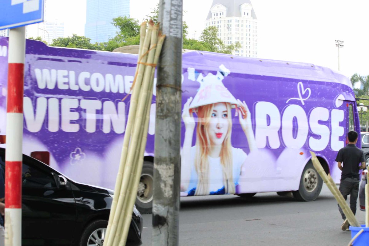📸Fansé with Rosé - FWR 🇻🇳

📍Project by <a href="/RoseGold_VN/">RoseGoldVN ☀️</a> <a href="/formychaeng/">For my Chaeng ꫂ ၴႅ</a> <a href="/BEHIEN0211/">BEHIEN0211%</a> &amp; V-Fansés

ROSÉ LIGHTS UP HANOI 
#VietnamWelcomesROSÉ