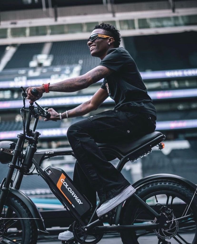 WizkidGallery's tweet photo. Big Wiz 🖤 #WizkidxTottenhamStadium https://t.co/Gnp2MrDljE
