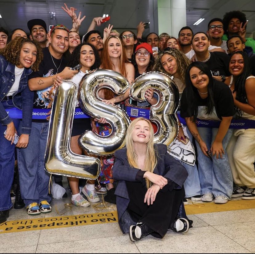 acessosonzers's tweet photo. Gloria Groove comentou sobre a recepção dos sonzers no aeroporto de Guarulhos: “ter fãs literalmente a coisa mais mágica do mundo” 🩷 https://t.co/58dPLwpWBm