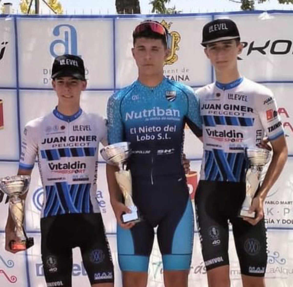 fciclismocv's tweet photo. Luis Cayuela (el Nieto del Lobo) y Candela Cazorla (TEIKA-Granja Rinya) ganadores del 51 Trofeo San Hipólito de Concentaina en la categoría cadetes.
Pau Salvador y Xavi Mestre ambos del equipo Juan Giner-Ulevel-Vitaldínsport han completado el podio, mientras que en féminas han sido Rocio Álvarez y Claudia Castaño.

#fccv #ciclismo #ciclismecomunitatvalenciana #comunitatdelesport

📸 Julian Palomar