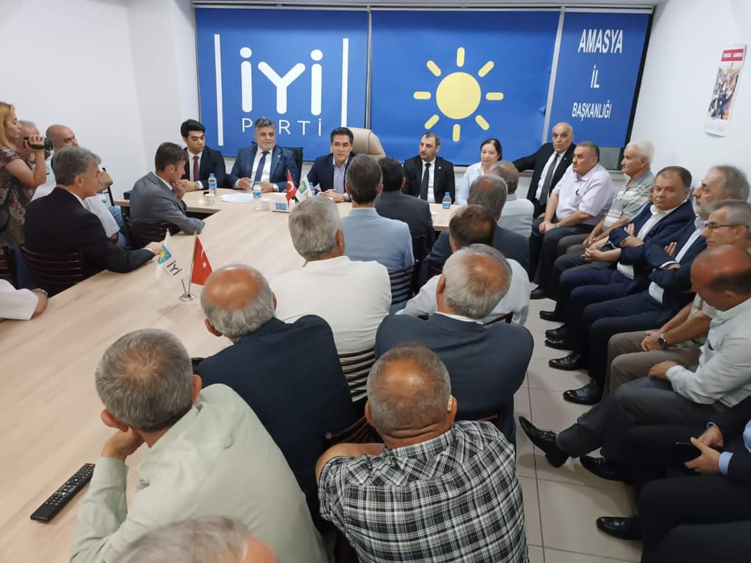 İYİ PARTİ GENEL BAŞKAN YARDIMCIMIZ,  TEŞKİLAT BAŞKANIMIZ, İSTANBUL MİLLETVEKİLİMİZ SAYIN BUĞRA KAVUNCU,  İL BAŞKANIMIZ, İLÇE BAŞKANLARIMIZ,İL ve İLÇE YÖNETİCİLERİMİZ İLE YEREL SEÇİM ÖNCESİ DEĞERLENDİRME TOPLANTISI YAPTIK..

#Rotamız Net,Parolamız Millet