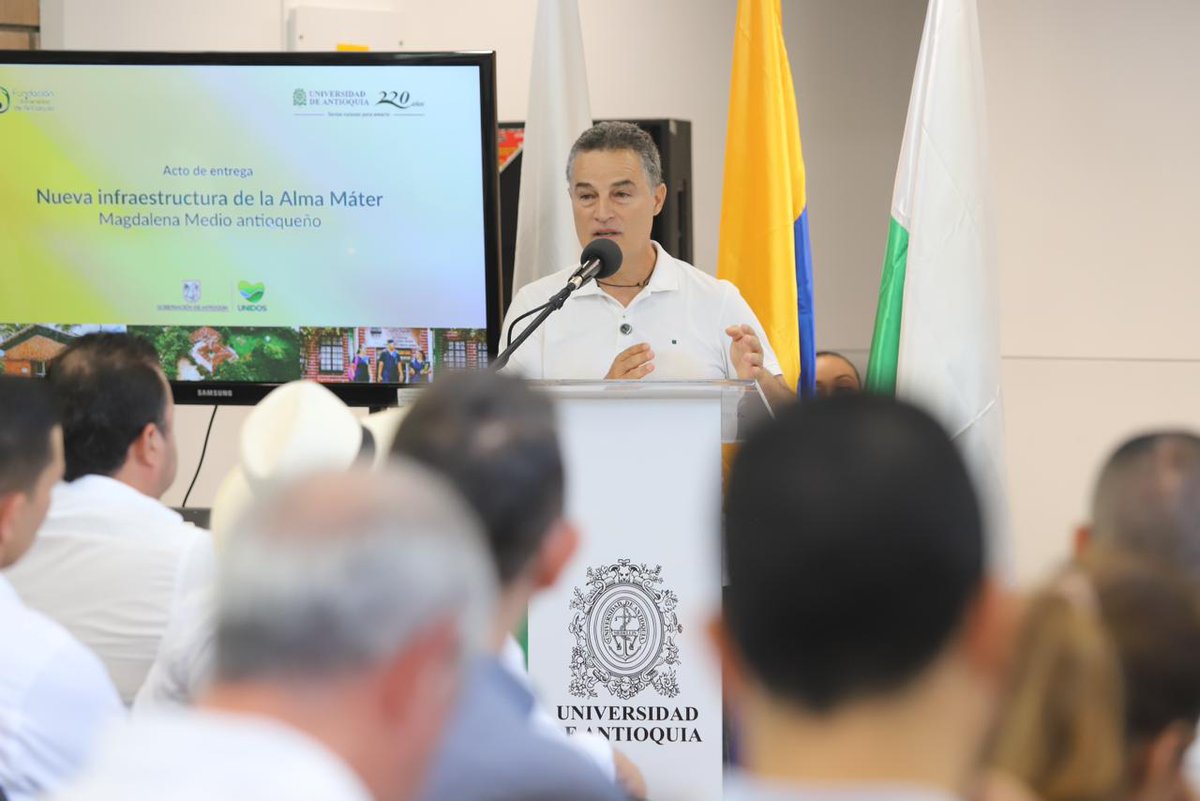 anibalgaviria's tweet photo. A propósito de sus 90 años, le entregaremos el Escudo de Antioquia, categoría Oro, a la @emisoraudea.

Máximo reconocimiento del gobierno departamental para la primera emisora de carácter educativo y cultural de América Latina. ¡Larga vida para la Emisora Cultural de la @UdeA! https://t.co/IKMEONw6B1