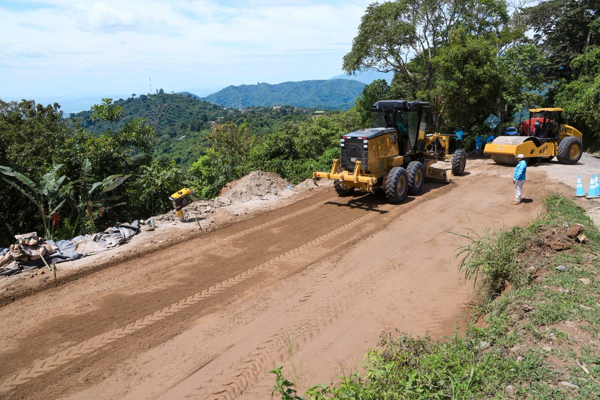 ObraMunicipal's tweet photo. 📍 Talnique, La Libertad, es uno de los municipios en el que desarrollamos nuestro programa de mejoramiento vial.

¡Juntos #EnLaDirecciónCorrecta! 🇸🇻 https://t.co/evCJOrVxMz