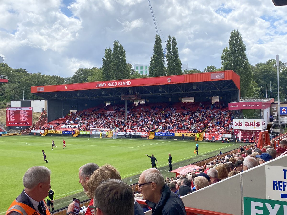 Decent turn out from Aberdeen. Safe journey all the way back <a href="/TheFamousReds/">The Famous Aberdeen</a> and not so far back <a href="/Aberdeen_London/">AberdeenFCLondon</a> Keep looking after the Charlton flag, if it’s still there. Up the Addicks!
