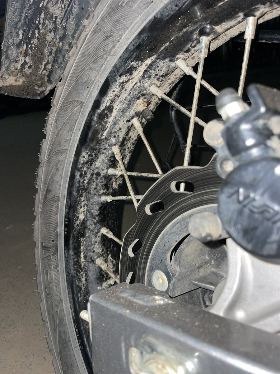 Aravind_Spro's tweet photo. @HeroMotoCorp 

      I brought my bike on 5th july the bike name is hero(Xpluse).Today gave  for my 1st free service on “Vinayaga Motor”really very worst service,they changed only Engine Oil
Kindly find the below photos 

Very worst service  @HeroMotoCorp https://t.co/b72TBG9b43
