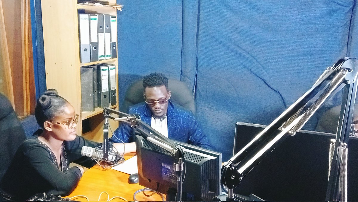 DembeFm's tweet photo. Butereevu Kati nabayimbi abakabi, Oluyimba lwabwe #Shabada lukukolera Oba?  @djjacobomutuze  @Mudradviral @avapeace2 https://t.co/KuSWZolrx0