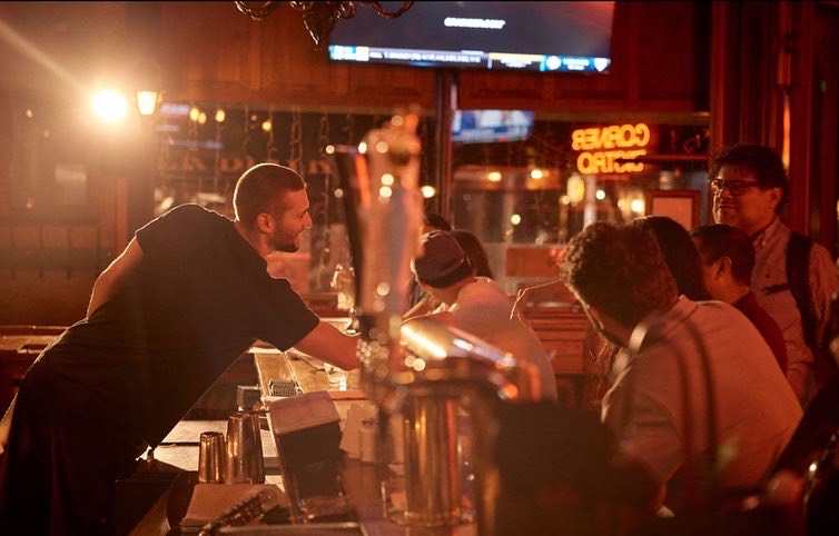 cornerbistrony's tweet photo. Corner Bistro moments captured by photographer Nick Kova. #SaturdayVibes #food #Foodie #NYC https://t.co/OUoeC98KRO