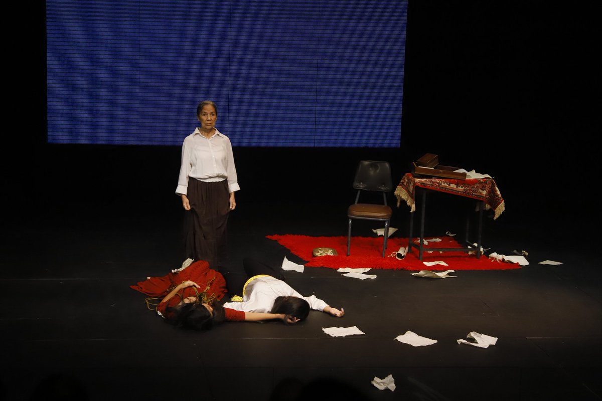 ¡Cierre del Festival Nacional de Teatro Escolar César Rengifo!

Nuestra muchachada patriota rinde honores al legado del comandante Hugo Chávez. Con arte y cultura afianzamos los valores de la patria.

<a href="/NicolasMaduro/">Nicolás Maduro</a>
<a href="/_LaAvanzadora/">Yelitze Santaella</a>
#SomosLosDeChávezYNicolás