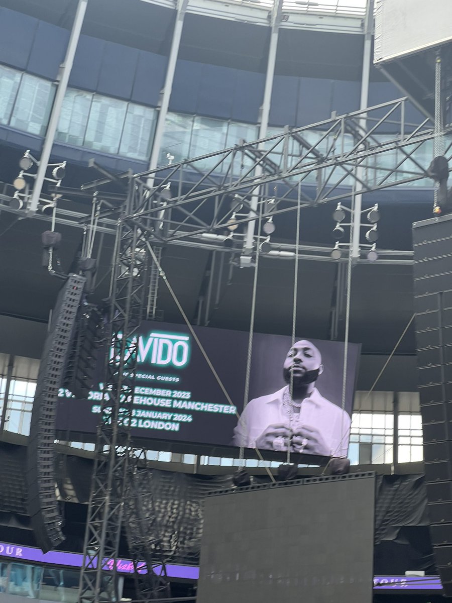 kelly_bankk's tweet image. Wizkid showing the new cat love ❤️🦅
#WizkidxTottenhamStadium