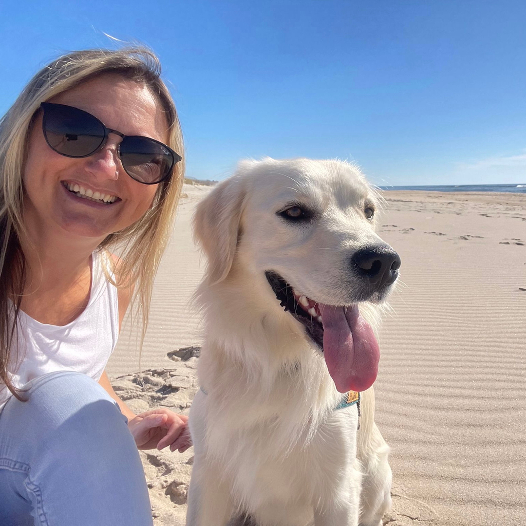 sarahstonecom's tweet photo. Taking a moment to appreciate the little things in life that bring so much joy. 🌺✨ There's something magical about the beauty of nature, enjoying the summer days, walks with Cooper and the laughter of good friends. Today, I choose to savor these moments and cherish the simpl https://t.co/xqqbvcixmq