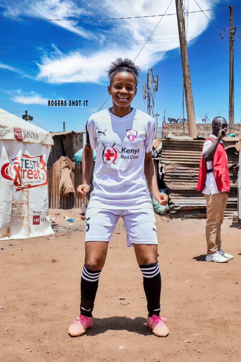 Krcs_NRbBranch's tweet photo. #PhotoOfTheWeek 
We are proud of Msalaba Starlets, a football team comprised of #RedCross #Volunteers, who have continuously strived to #EndPeriodPoverty amongst women and girls in the informal settlements of Nairobi.@MwariDnkonge 

Photo Courtesy: https://t.co/7UpA98FxEY
