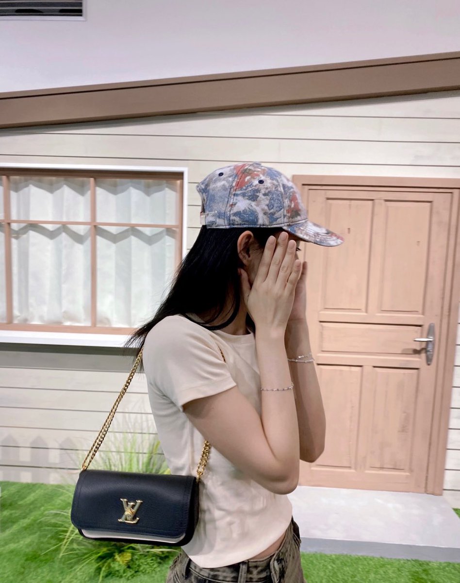 twicecarioca's tweet photo. tzuyu (@/anacatarinatzu) no instagram:

jogadora cara não olha pra foto kkkkkkk pega ela papai
📷 by jidaddy https://t.co/kGFgmdSgOF