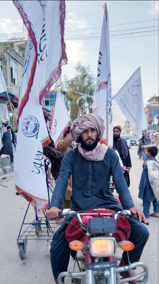 hamzaalpath's tweet photo. خبر شوم چې نن د بیرغ ورځ ده، نو دغه سپین محمدي توغ دې په ټولې نړۍ رپاند شي🥰
ان شاءالله☝️
کافی https://t.co/UOrpdvfBLO