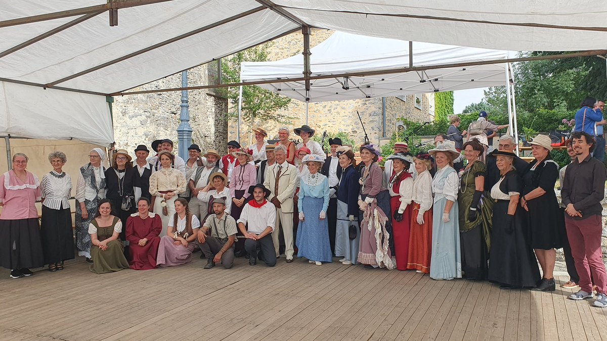 Mairie_Parne53's tweet photo. Belle promenade à Saulges pour la journée des peintres 🖌
#PCC #Patrimoine #Peintres https://t.co/mLD8lixoDz