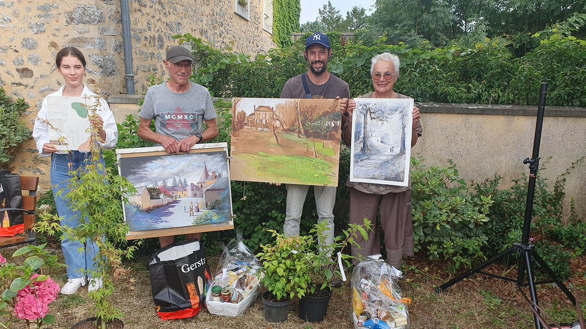 Mairie_Parne53's tweet photo. Belle promenade à Saulges pour la journée des peintres 🖌
#PCC #Patrimoine #Peintres https://t.co/mLD8lixoDz