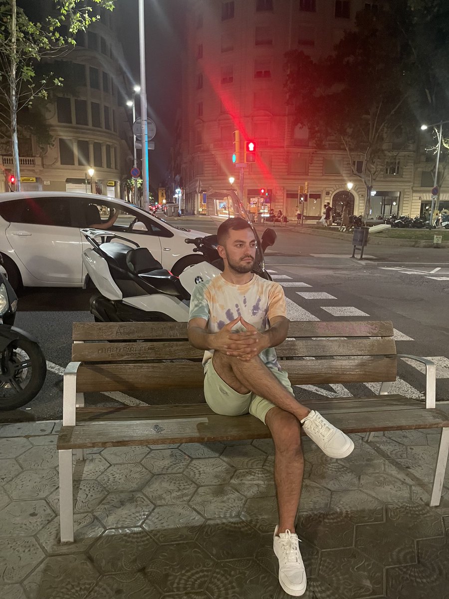 Barcelona’da max Türk erkeği pozu