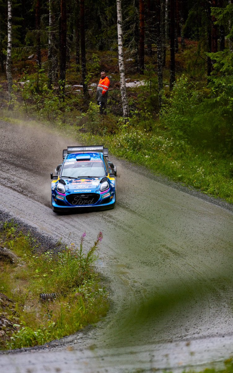 MeliLaulis's tweet photo. Rainy day at the @HYAcenterRally . Still proper rally action! 🏆 Take note that Scandi flick done by master himself @KalleRovanpera #WRC #RallyFinland https://t.co/ecHfyQKpC4