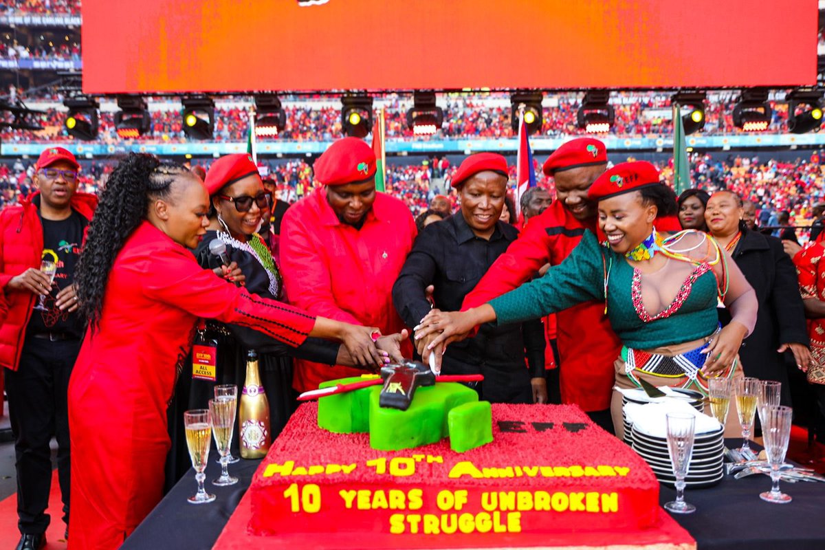 MbuyiseniNdlozi's tweet image. Umbutho Wabantu… Shumi Leminyaka 🙌🏾 #EFF10thAnniversary