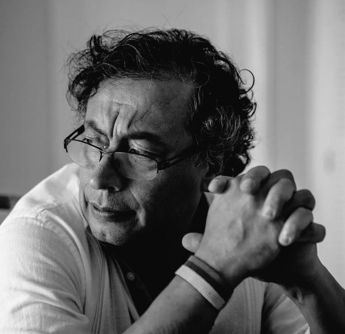 El hombre que no dudó en pedir que la justicia se aplicara hasta a su propio hijo, es digno de llamarle incorruptible. Yo, estoy orgullosa de que él sea mi Presidente y por esto sé que #EstamosConPetro dele RT y like masivo si como yo, apoya a nuestro Presidente Petro.