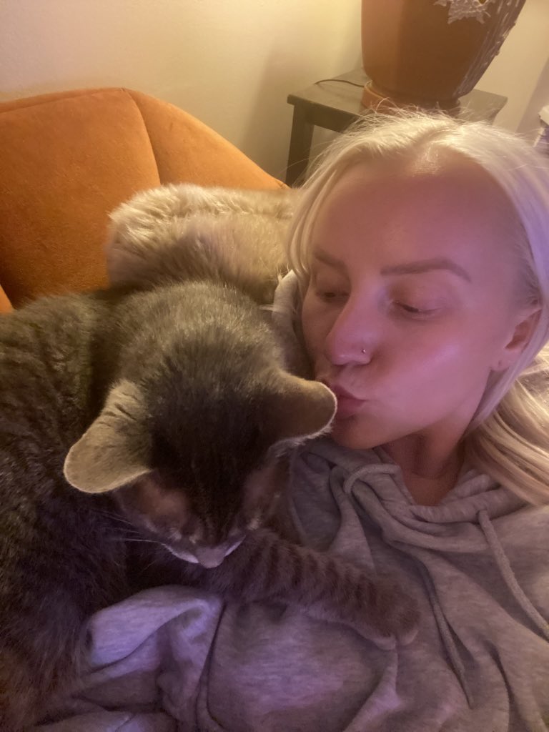grassslyn's tweet photo. My and my 15 year old baby man cat https://t.co/EAswNqwWGt