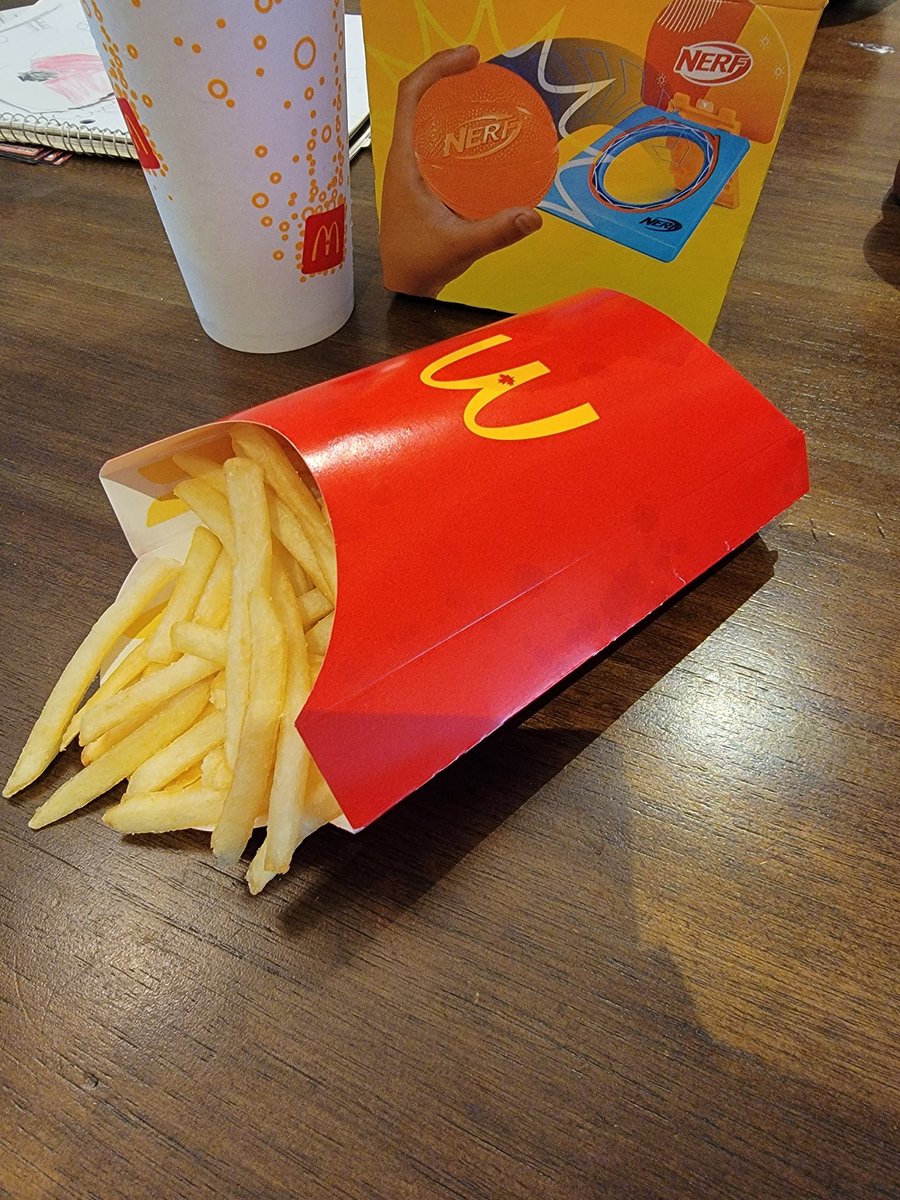 LKB84's tweet photo. @McDonaldsCanada thanks for resolving this. Much better this week!! Pictures didn't do justice but this was proper! 👍 https://t.co/593WxA4QAL