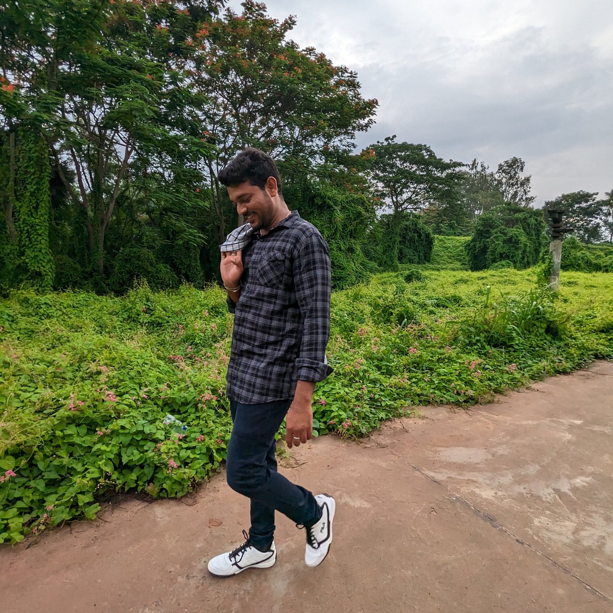 letsmeetshravan's tweet photo. #NewProfilePic https://t.co/lL9ZEi3xE4