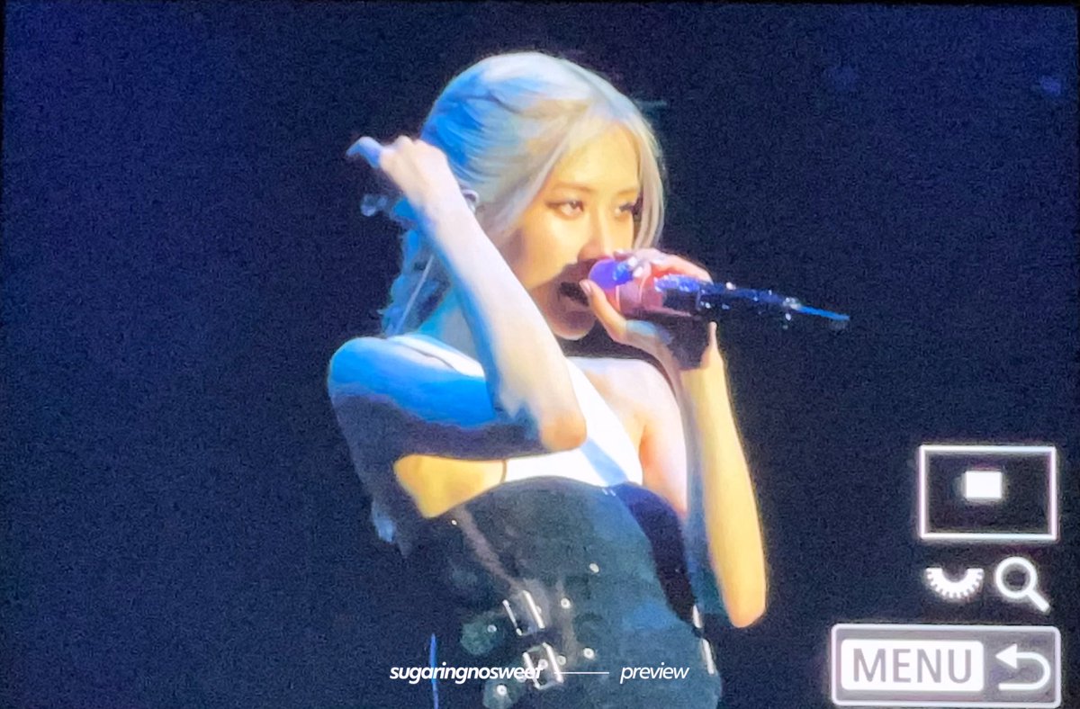 sugaringnosweet's tweet photo. 230729 BORN PINK IN HANOI

#BLACKPINK #블랙핑크 #ROSÉ #로제 #BORNPINKinHANOI https://t.co/lu5On6Wrxw