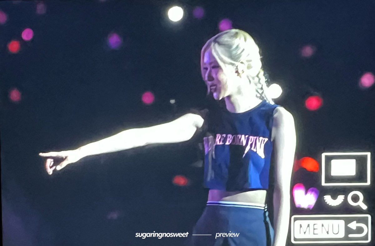 sugaringnosweet's tweet photo. 230729 BORN PINK IN HANOI

#BLACKPINK #블랙핑크 #ROSÉ #로제 #BORNPINKinHANOI https://t.co/lu5On6Wrxw