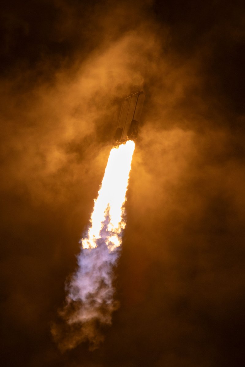 ccspacemuseum's tweet photo. The @HughesConnects #JUPITER3 /@EchoStar XXIV mission makes two launches in 24 hours, and 250 successful missions for @SpaceX! 🚀

📸@ProjectHabu https://t.co/su8UUrUHuG