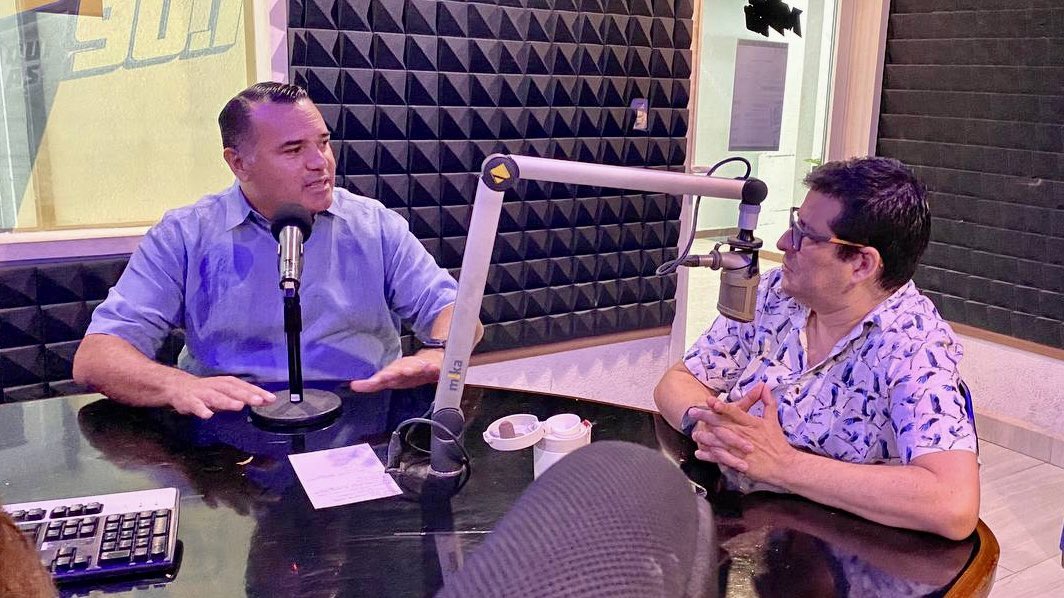 RenanBarrera's tweet photo. Gracias por la entrevista Pepe Palacios @reporteros y Mauricio Espinosa en @MVSNoticiasYuc donde compartimos todo el trabajo que hemos realizado para transformar #Mérida y seguir #CreciendoJuntos. https://t.co/9NV57ubKbk