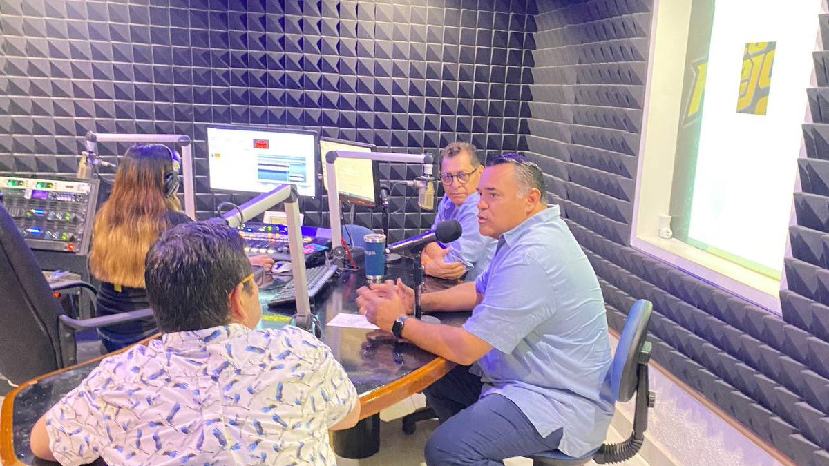 RenanBarrera's tweet photo. Gracias por la entrevista Pepe Palacios @reporteros y Mauricio Espinosa en @MVSNoticiasYuc donde compartimos todo el trabajo que hemos realizado para transformar #Mérida y seguir #CreciendoJuntos. https://t.co/9NV57ubKbk